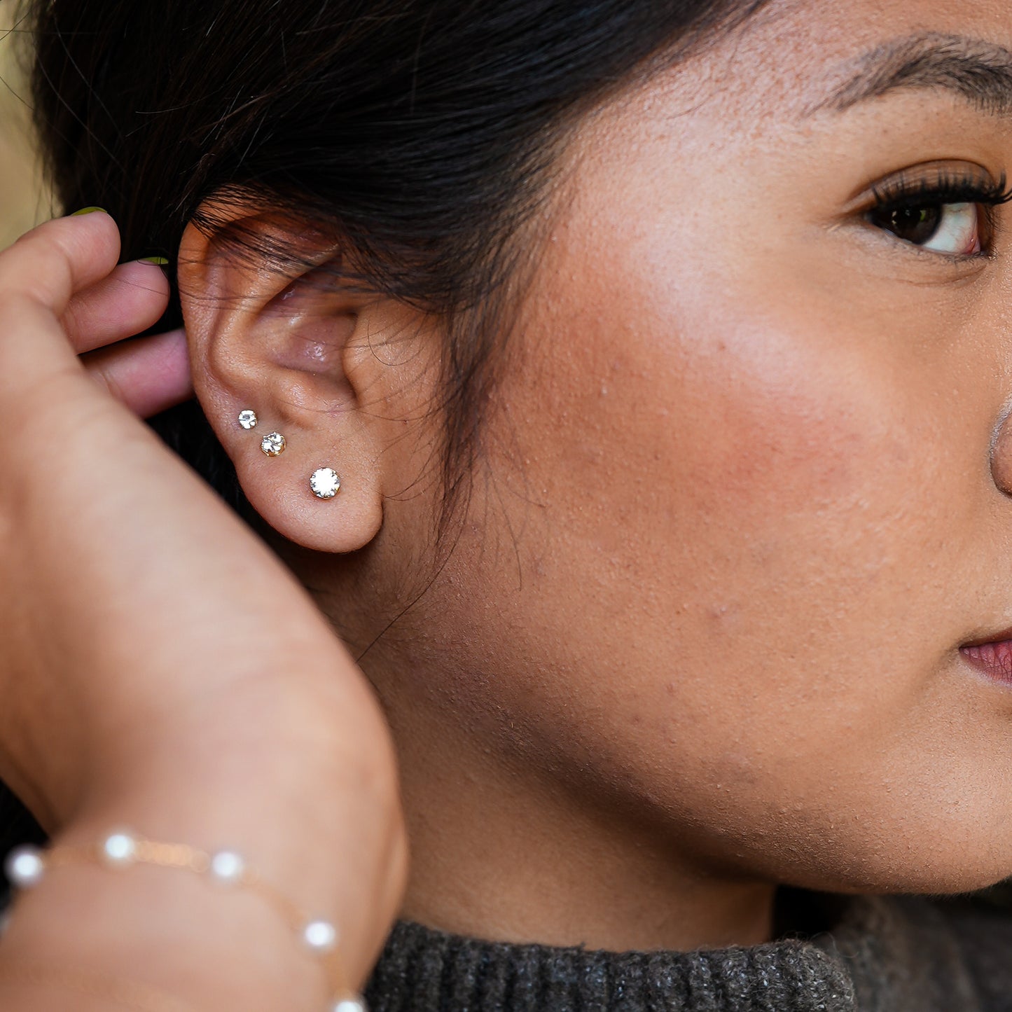 Medium Intricate Detailed 6 Claw Studs