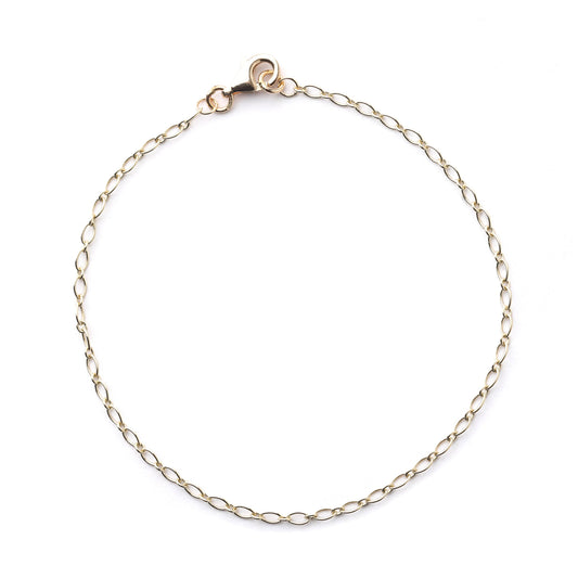 Women's 9K solid yellow gold 2mm oval trace chain bracelet with clasp in a circle on a white background