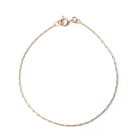 Women's solid gold hayseed chain bracelet on a white background