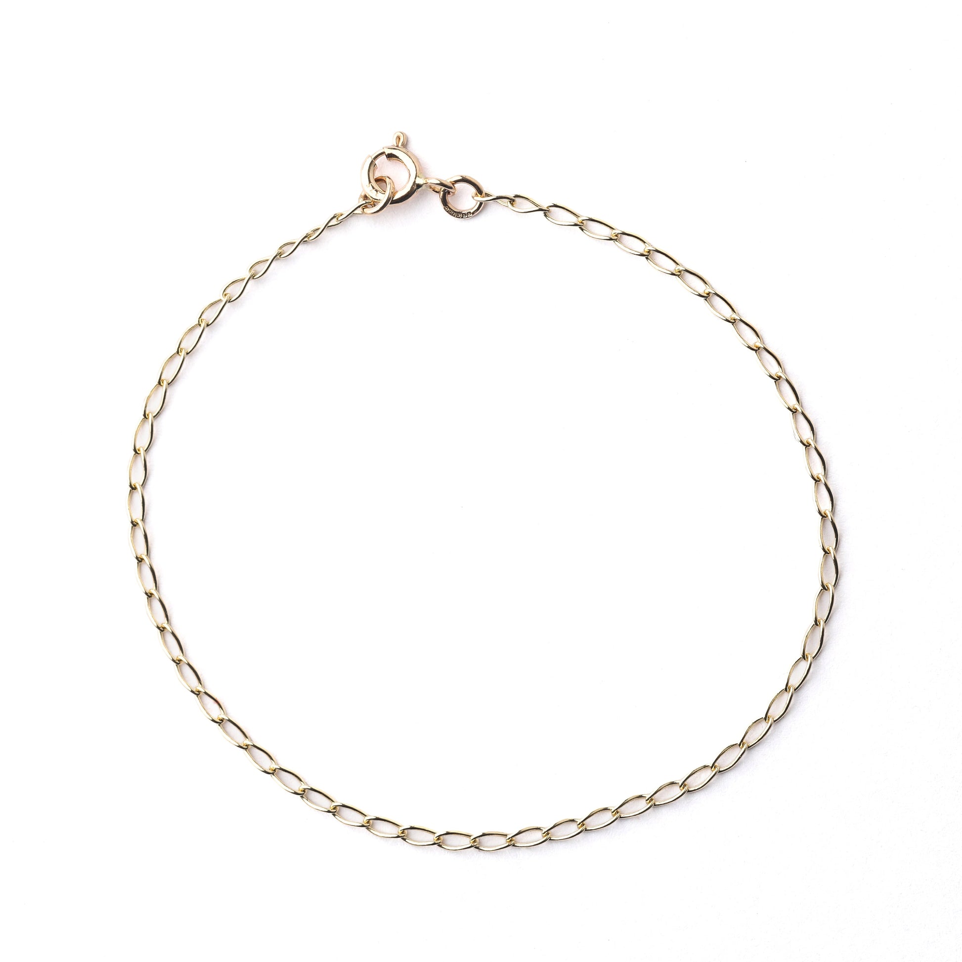 Women's 9K solid yellow gold 2mm curb chain bracelet with clasp in a circle on a white background